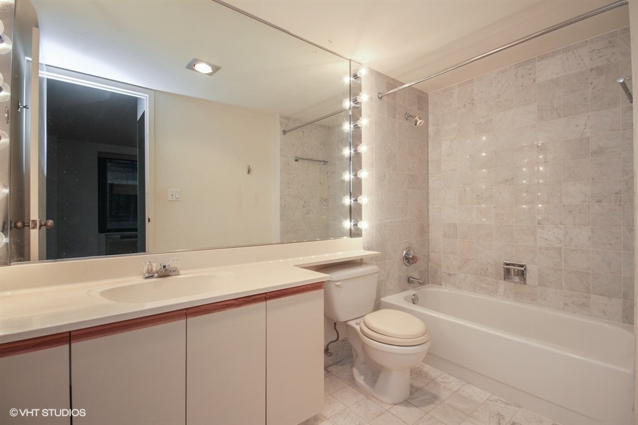 40 E DELAWARE Place Unit: 1204