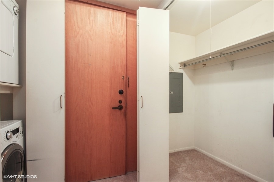 40 E DELAWARE Place Unit: 1204