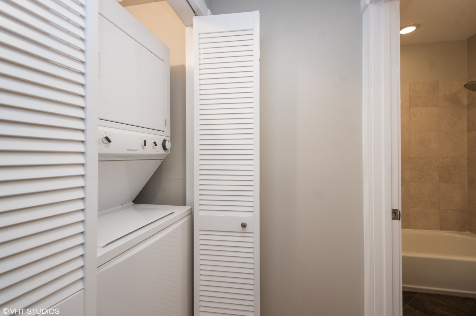2648 W Glenlake Avenue Unit: 2C