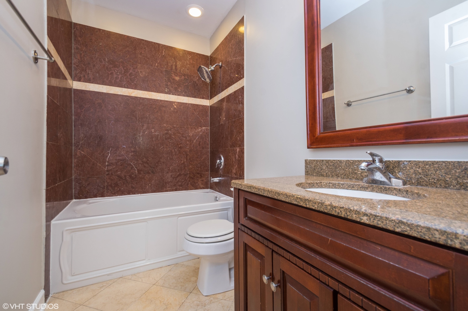 2648 W Glenlake Avenue Unit: 2C