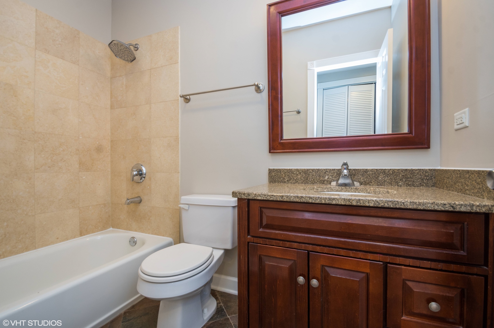 2648 W Glenlake Avenue Unit: 2C