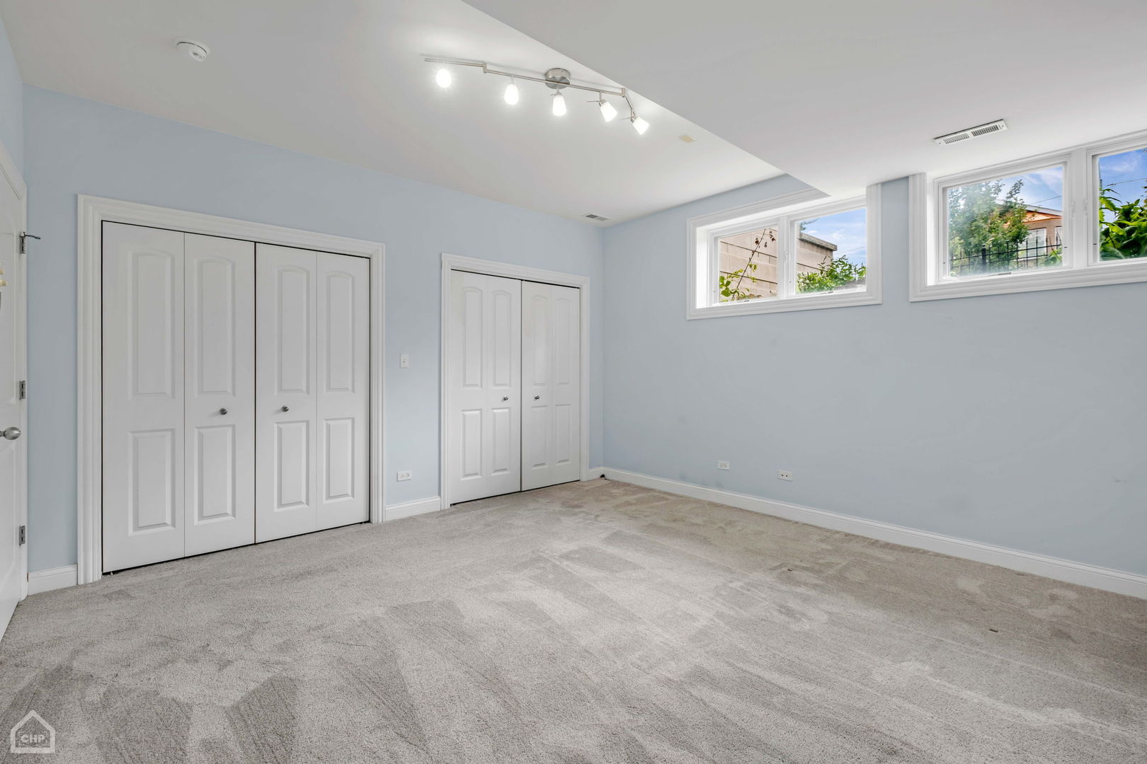 4616 W Waveland Avenue