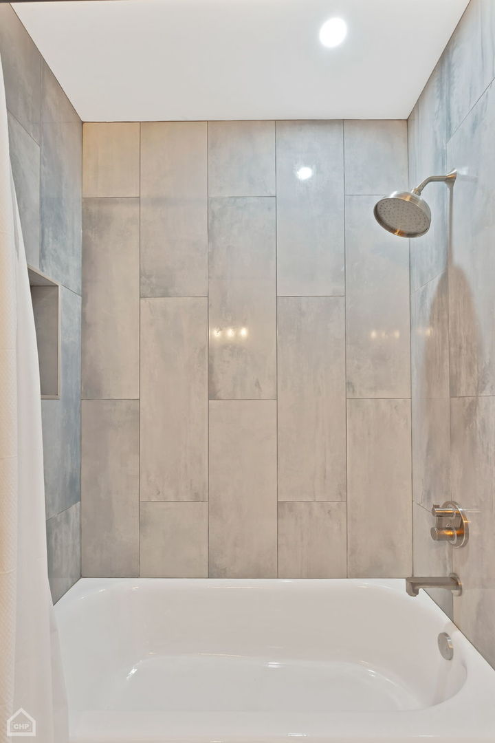 215 N Aberdeen Street Unit: 304B