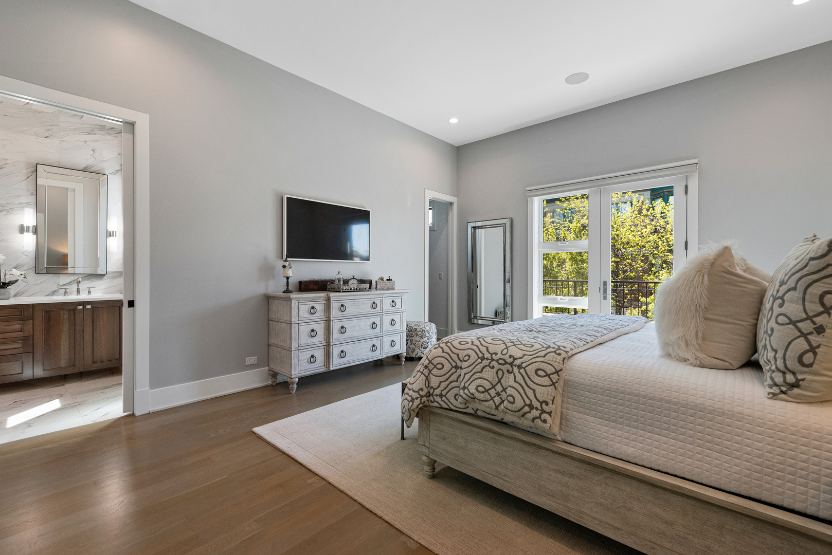 1246 W George Street