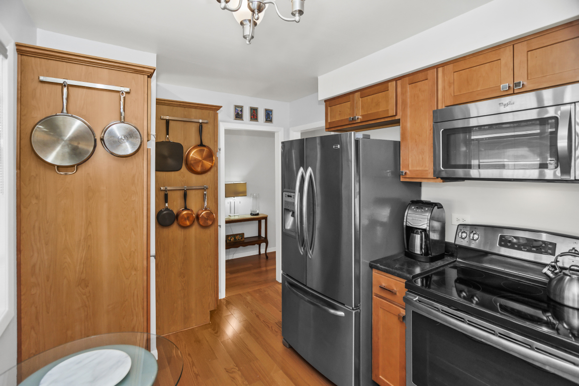 1545 W Chase Avenue Unit: 307