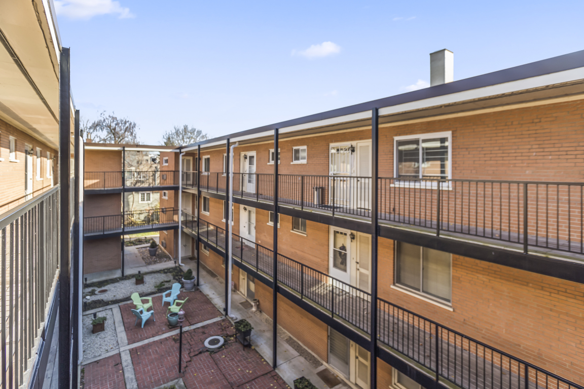 1545 W Chase Avenue Unit: 307