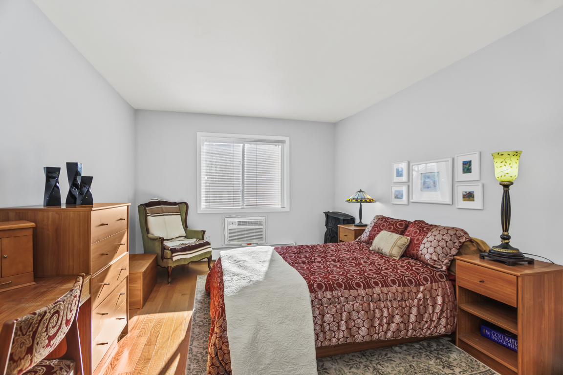 1545 W Chase Avenue Unit: 307