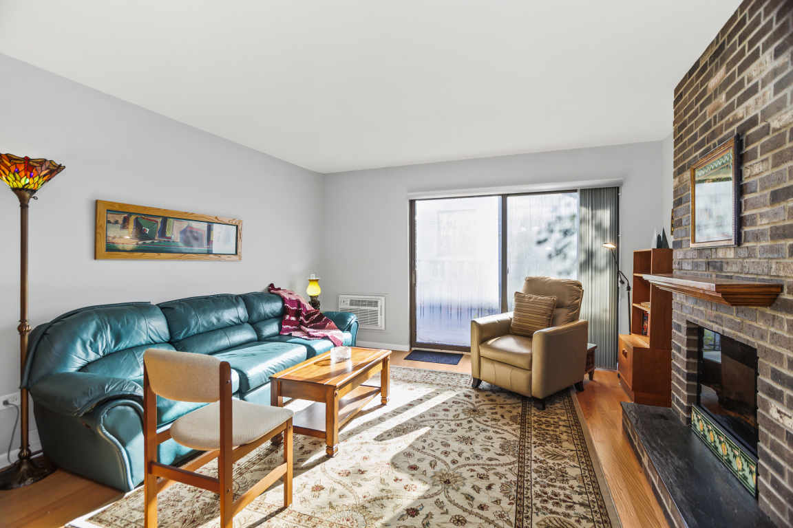 1545 W Chase Avenue Unit: 307