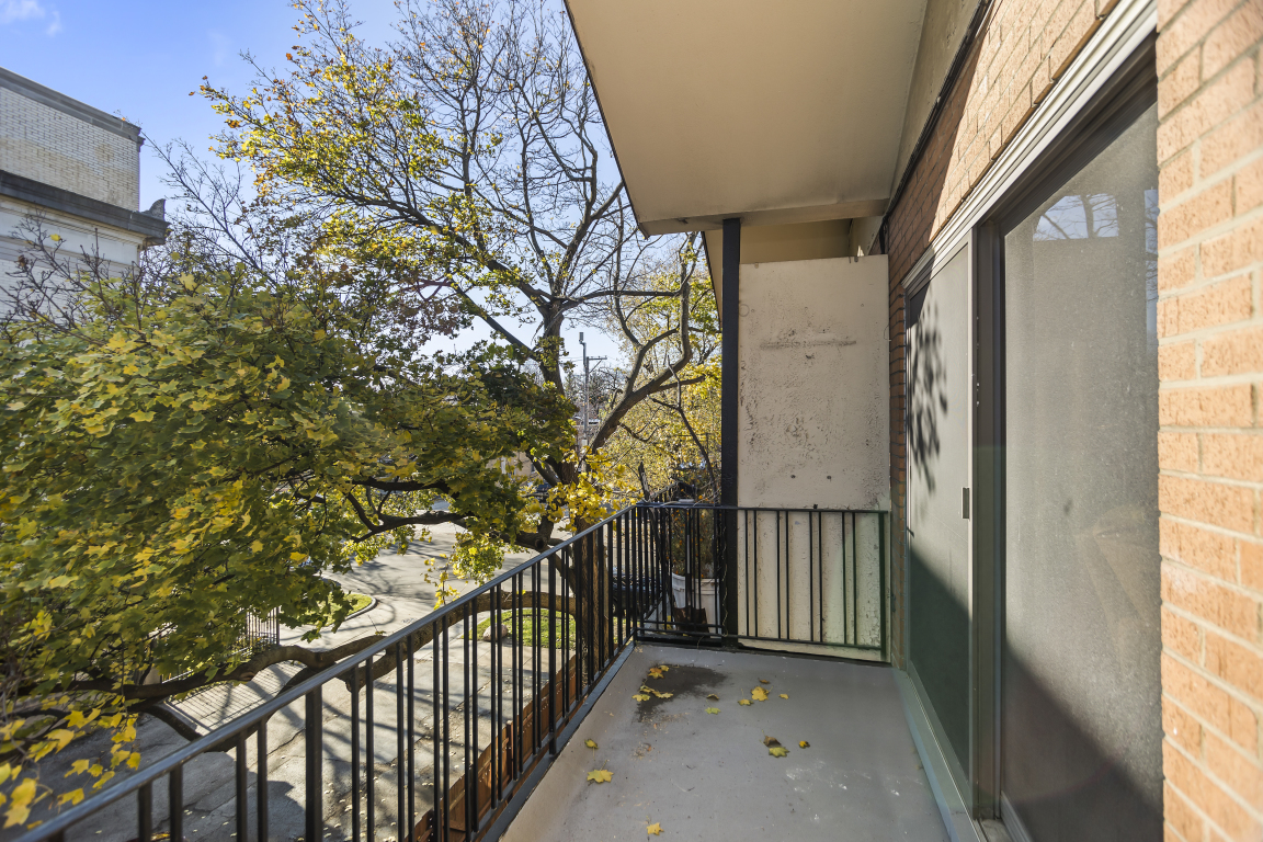 1545 W Chase Avenue Unit: 307