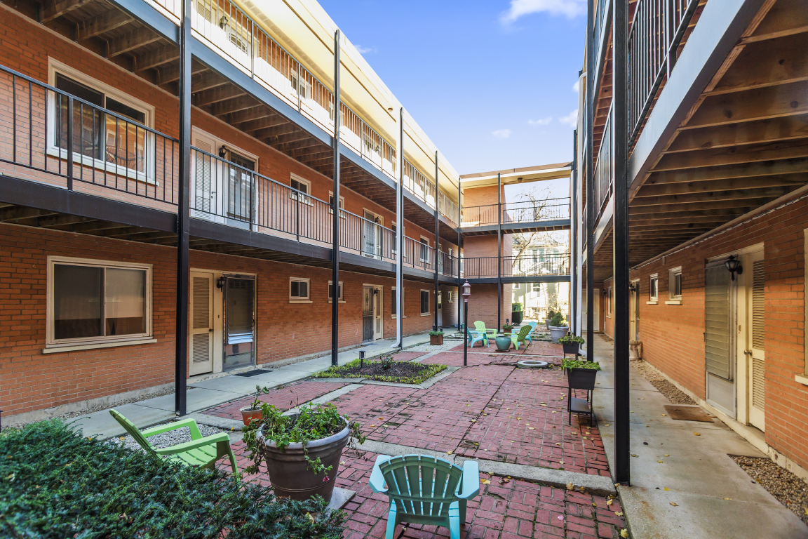 1545 W Chase Avenue Unit: 307