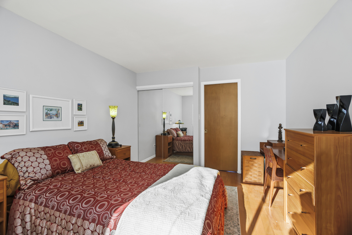 1545 W Chase Avenue Unit: 307