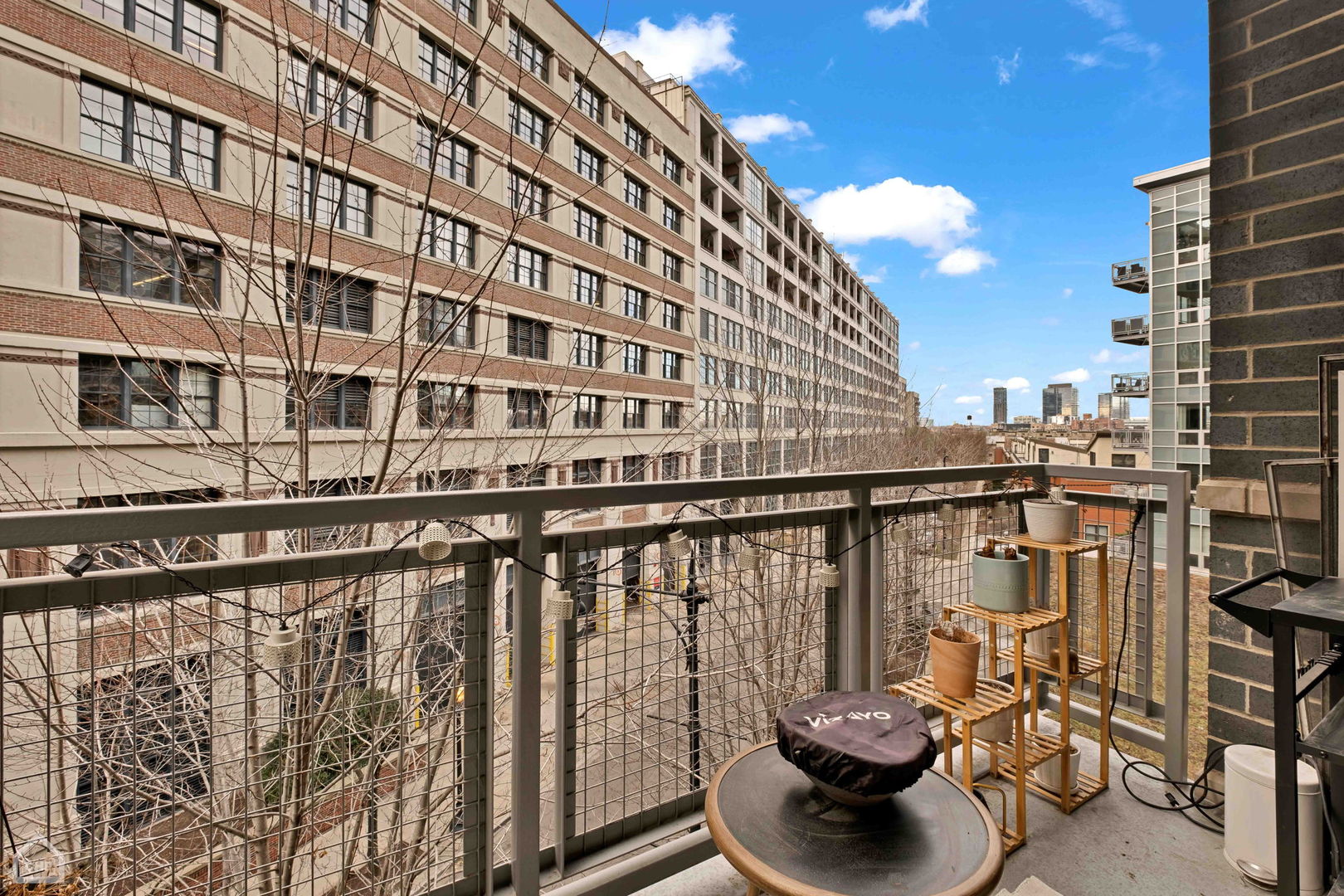 845 N Kingsbury Street Unit: 402