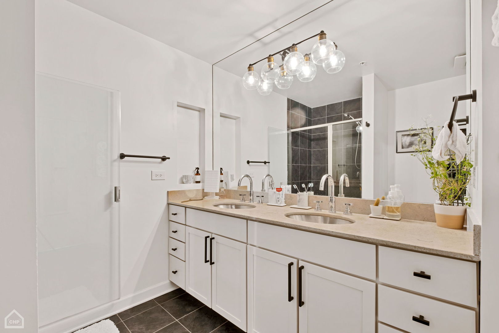 845 N Kingsbury Street Unit: 402