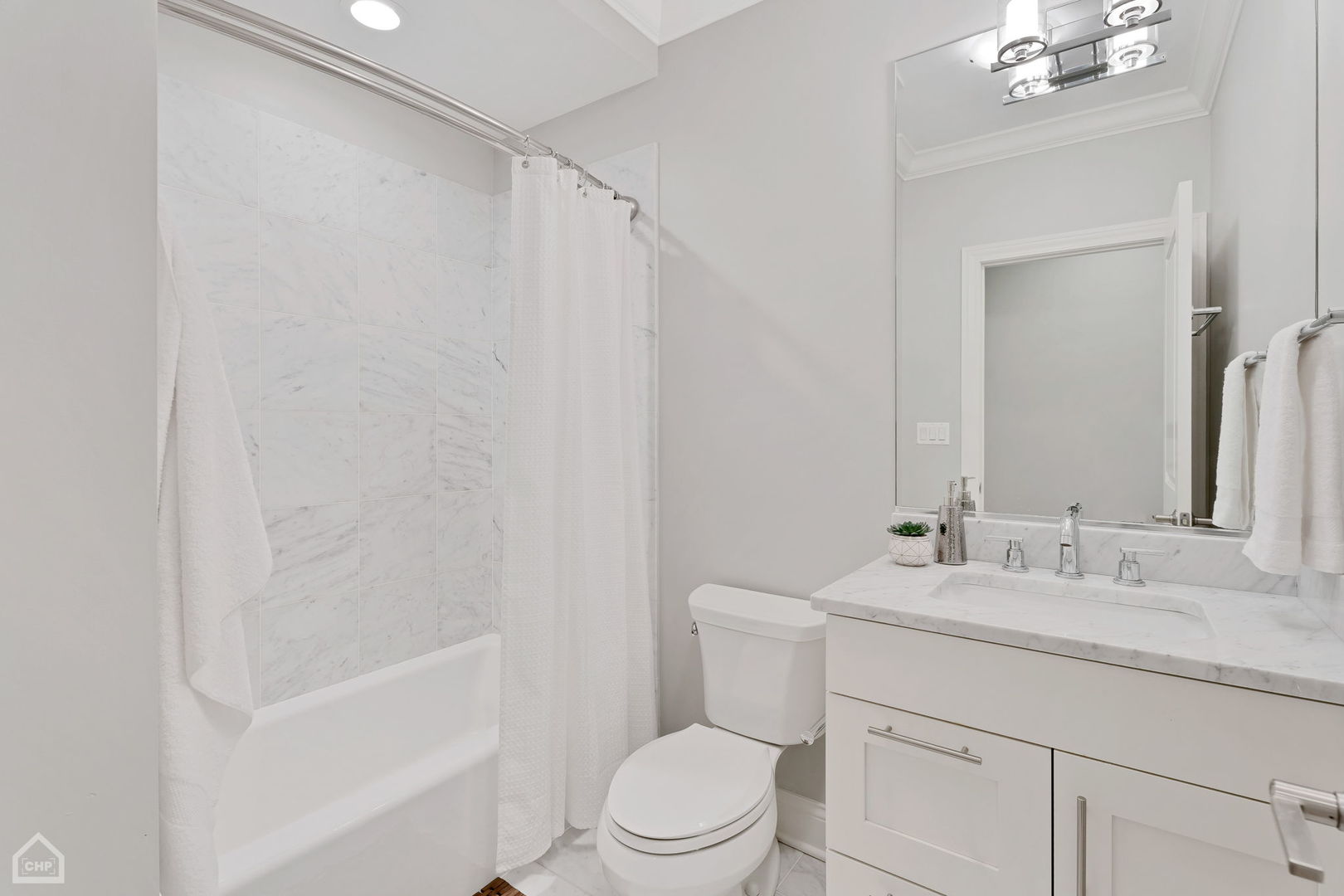 841 W Grace Street Unit: 3NE