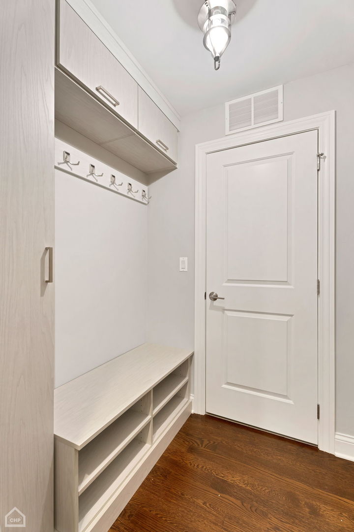 841 W Grace Street Unit: 3NE