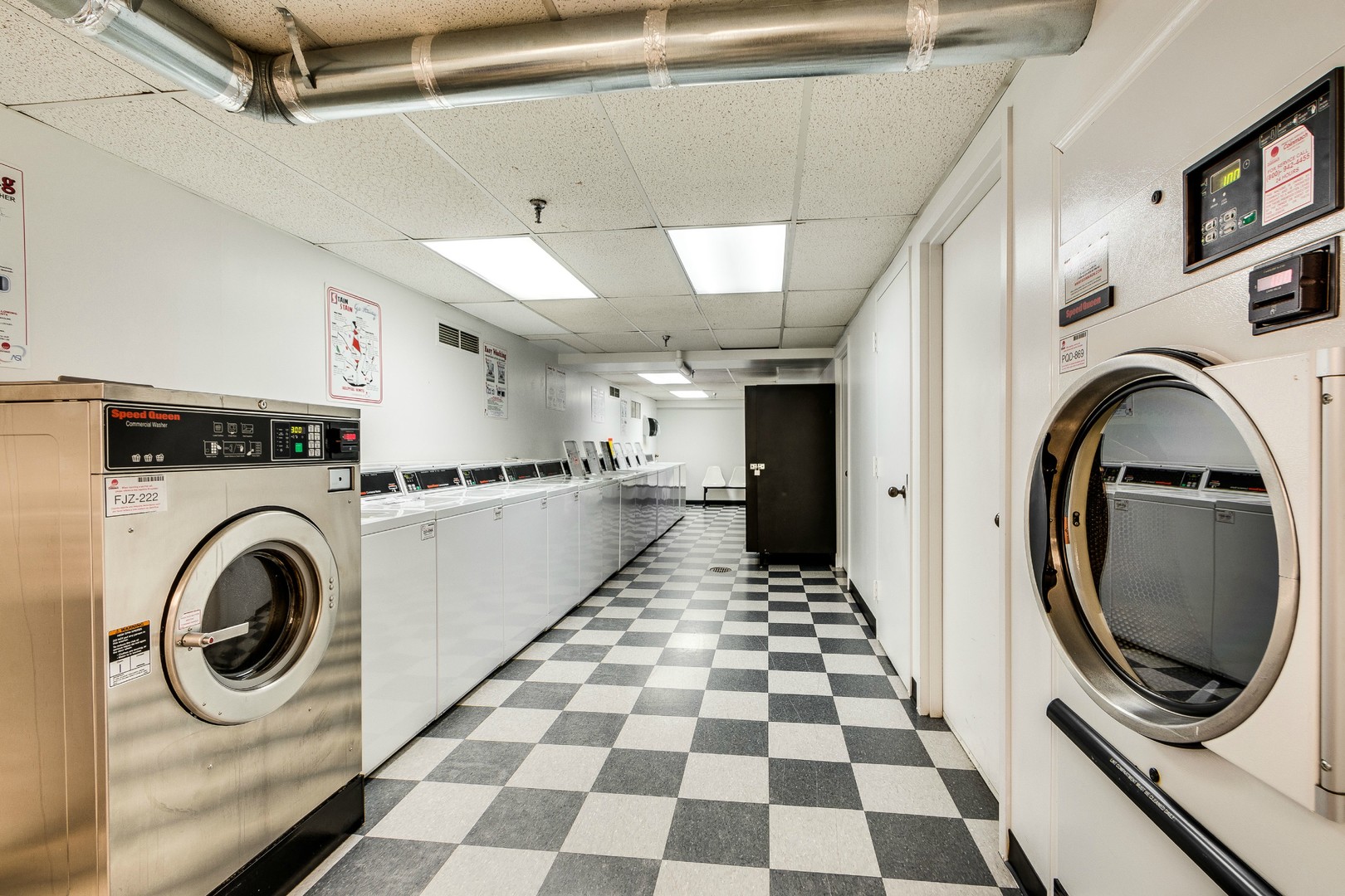 1212 N LaSalle Street Unit: 1705