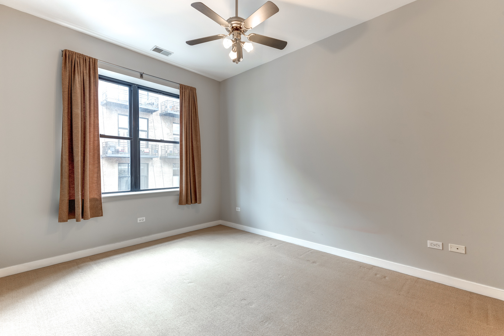 1910 S Michigan Avenue Unit: 302