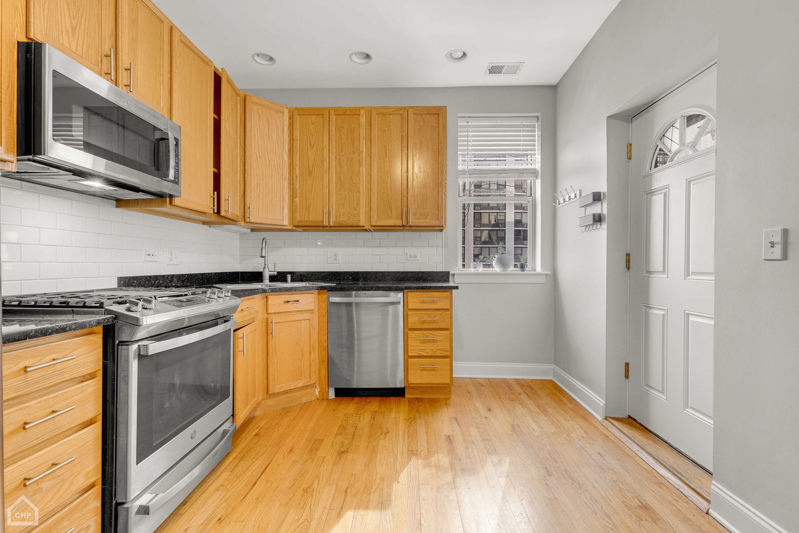 818 W Sunnyside Avenue Unit: 3A