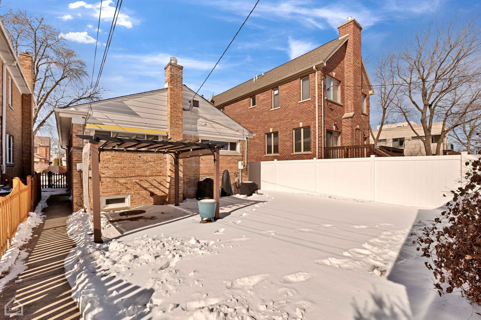 6245 N Keeler Avenue