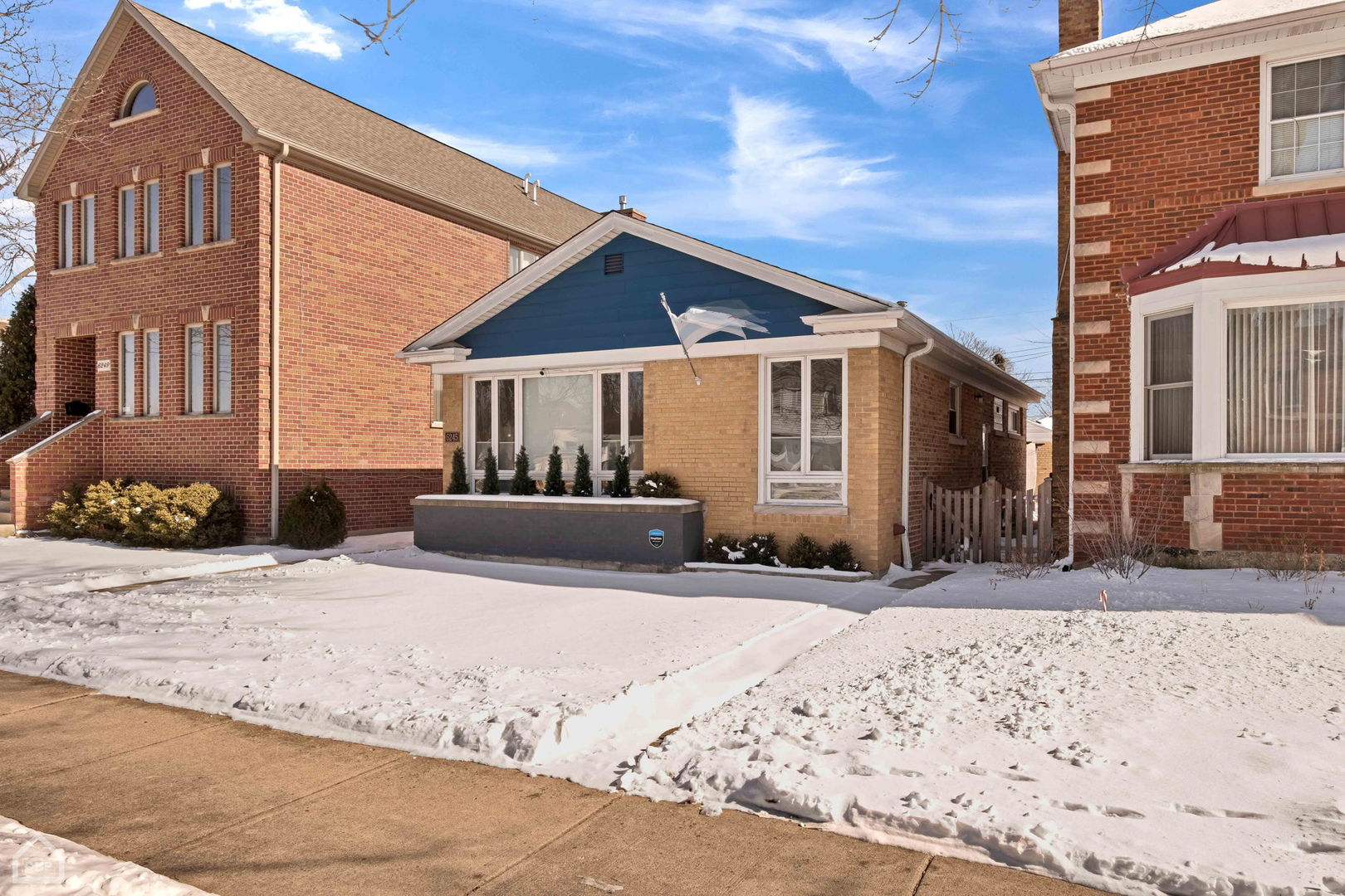 6245 N Keeler Avenue