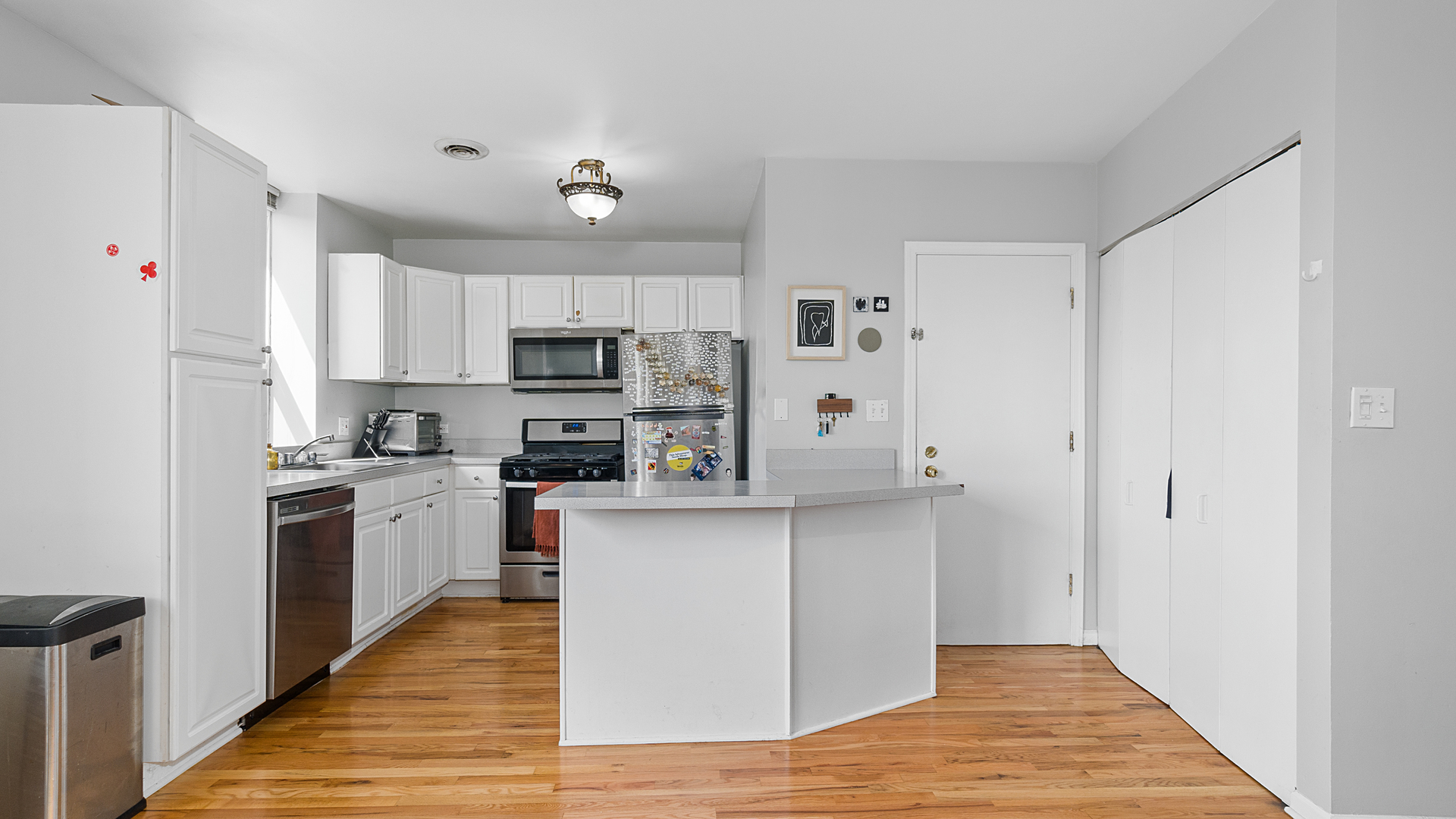3951 N Greenview Avenue Unit: 3D