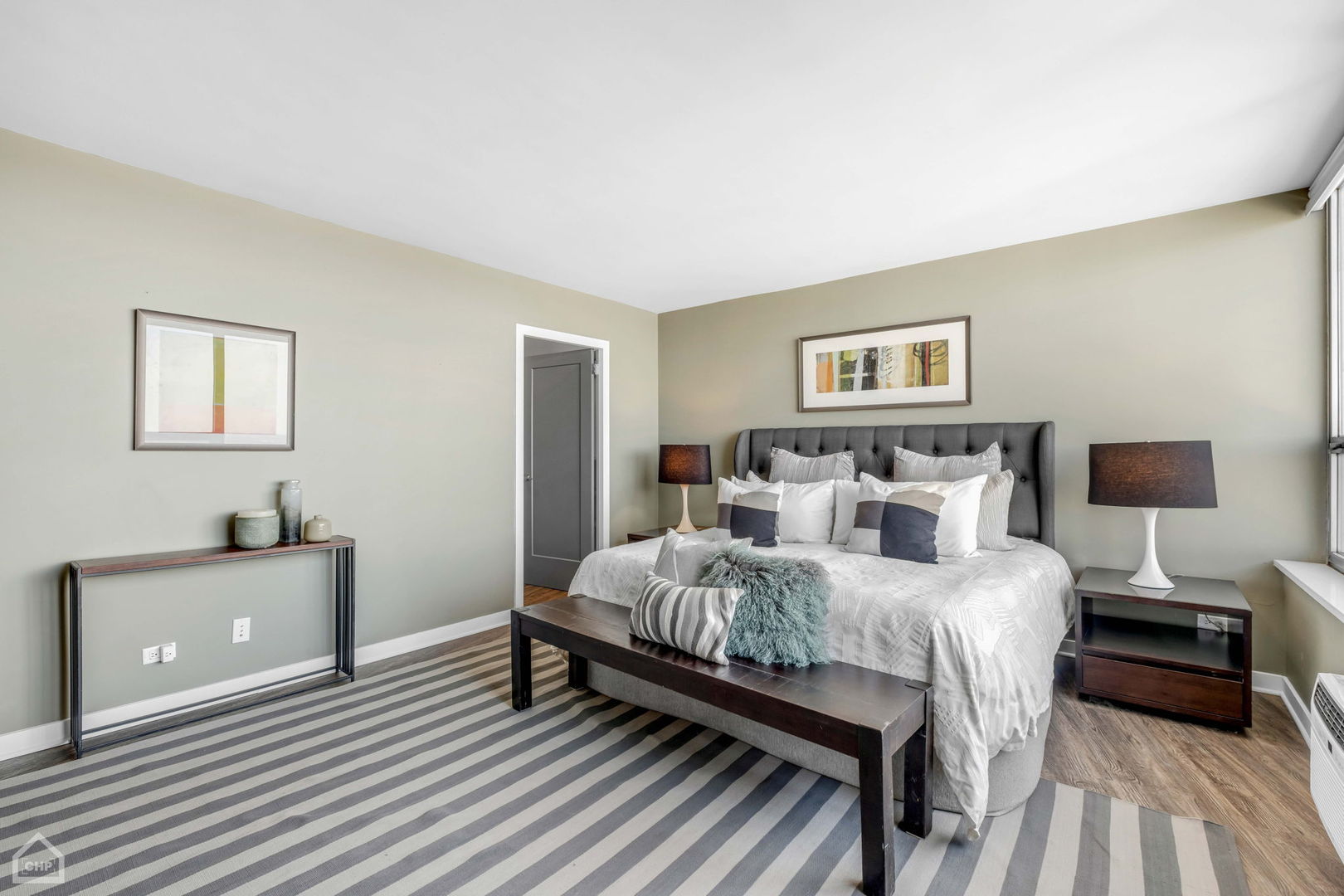 940 W Glenlake Avenue Unit: 32D