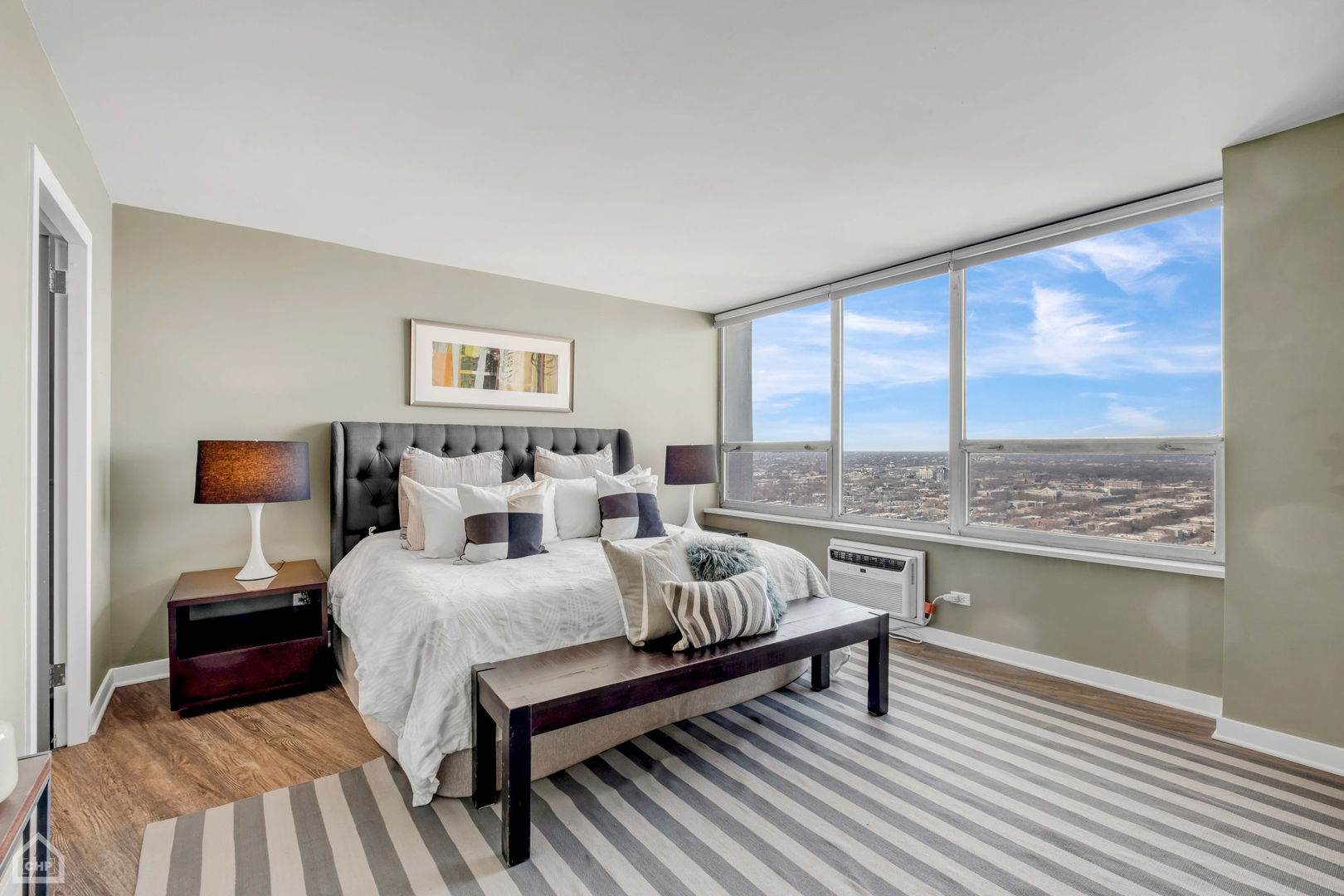 940 W Glenlake Avenue Unit: 32D