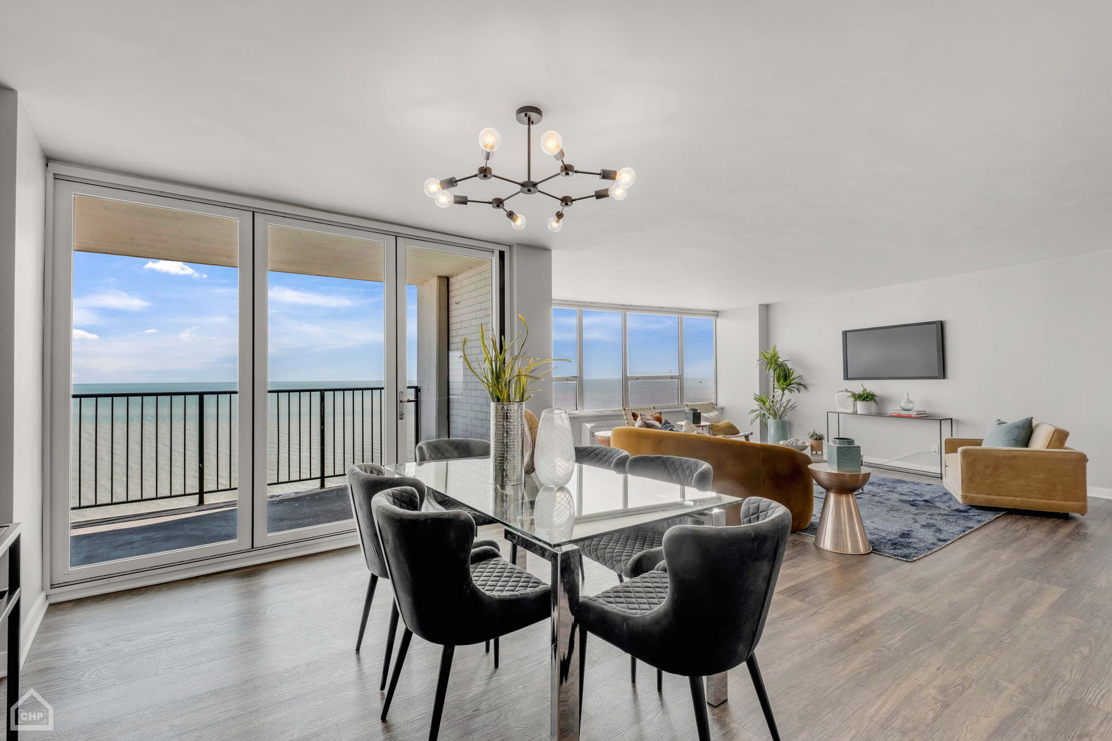 940 W Glenlake Avenue Unit: 32D