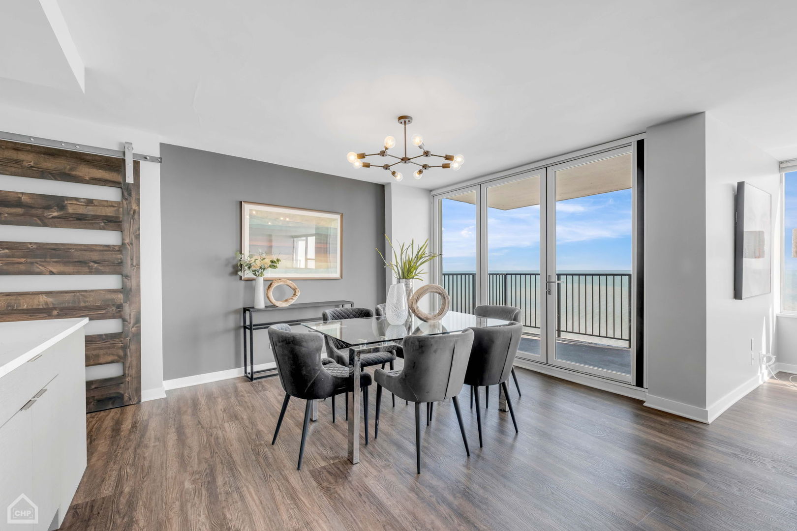 940 W Glenlake Avenue Unit: 32D