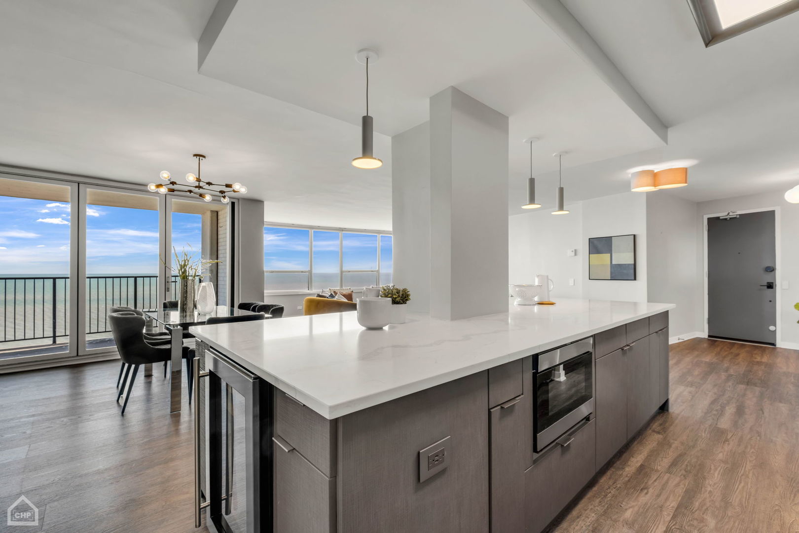940 W Glenlake Avenue Unit: 32D