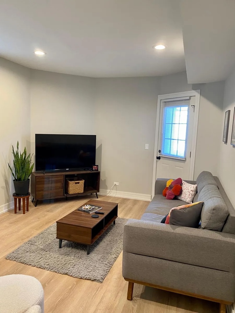 2540 W Cortez Street Unit: 1R