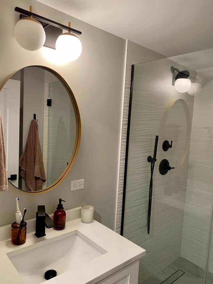 2540 W Cortez Street Unit: 1R