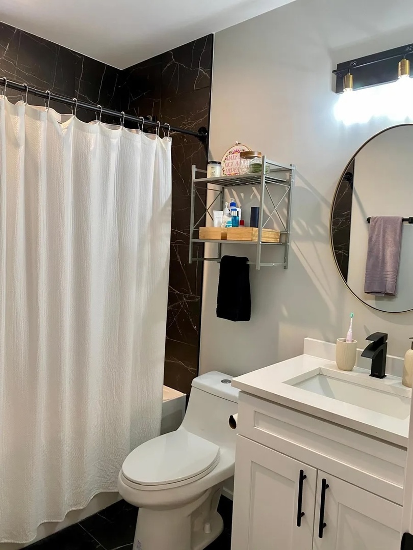 2540 W Cortez Street Unit: 1R