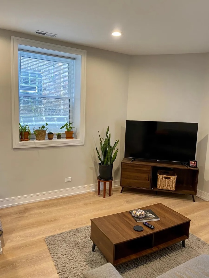 2540 W Cortez Street Unit: 1R