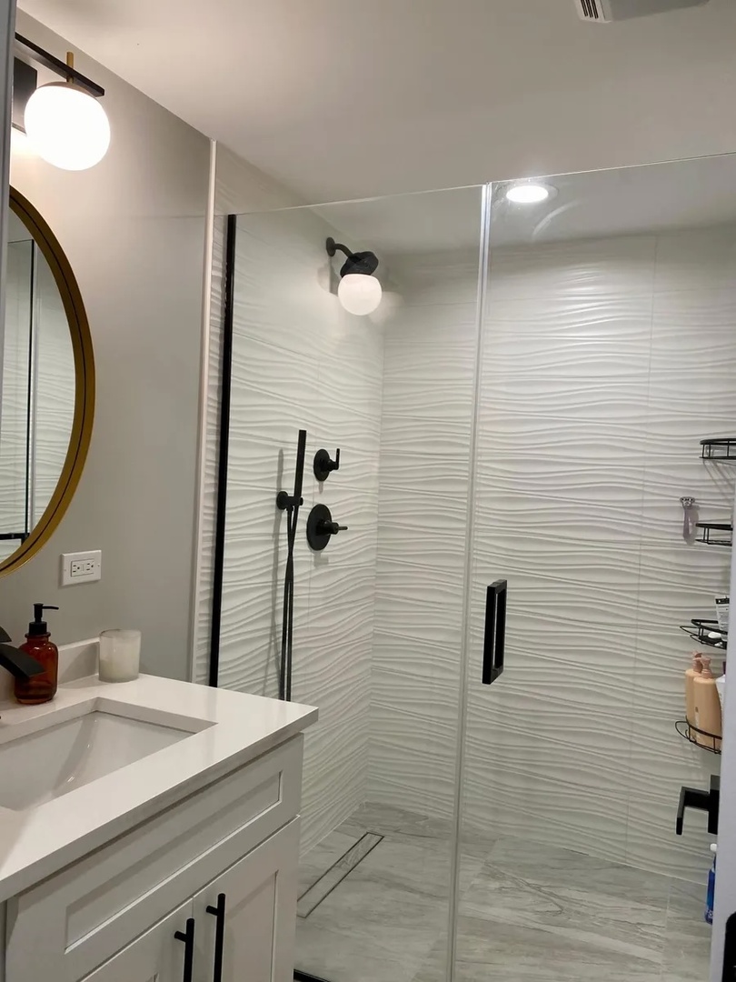 2540 W Cortez Street Unit: 1R
