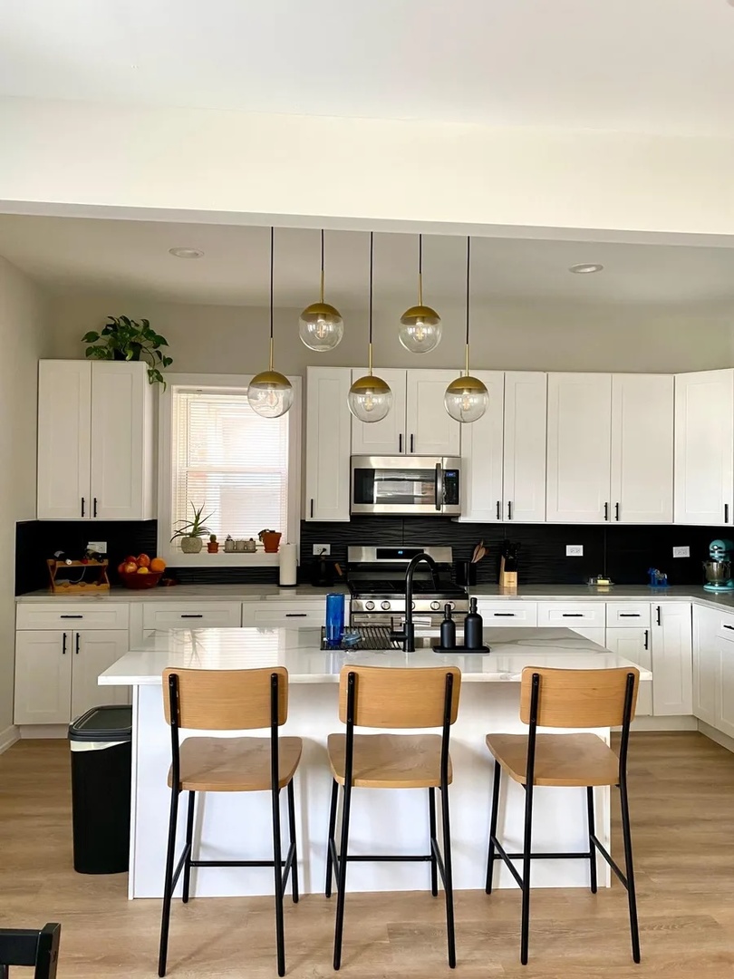 2540 W Cortez Street Unit: 1R