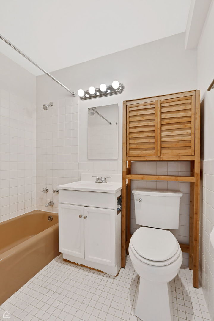 4250 N Marine Drive Unit: 2705