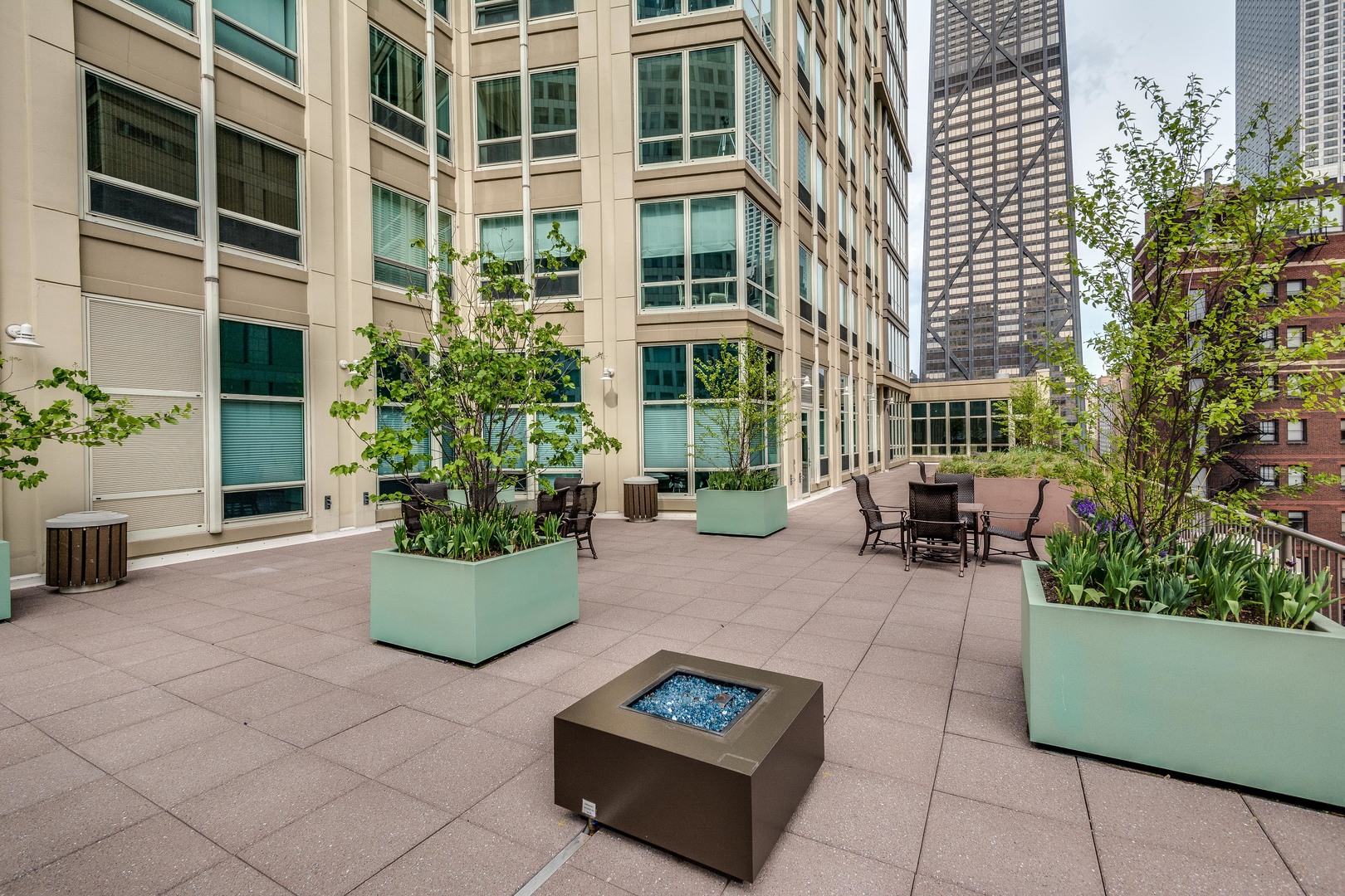 57 E Delaware Place Unit: 2204