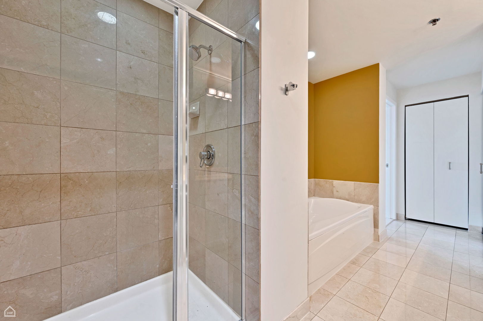 57 E Delaware Place Unit: 2204