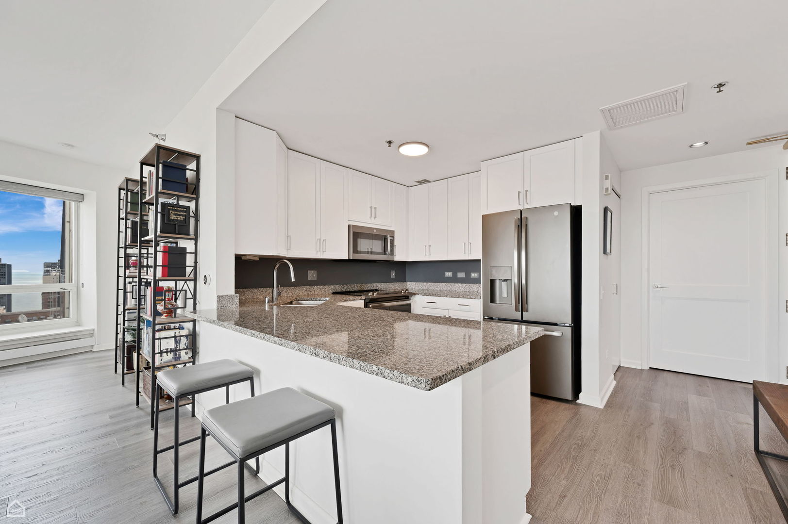 57 E Delaware Place Unit: 2204