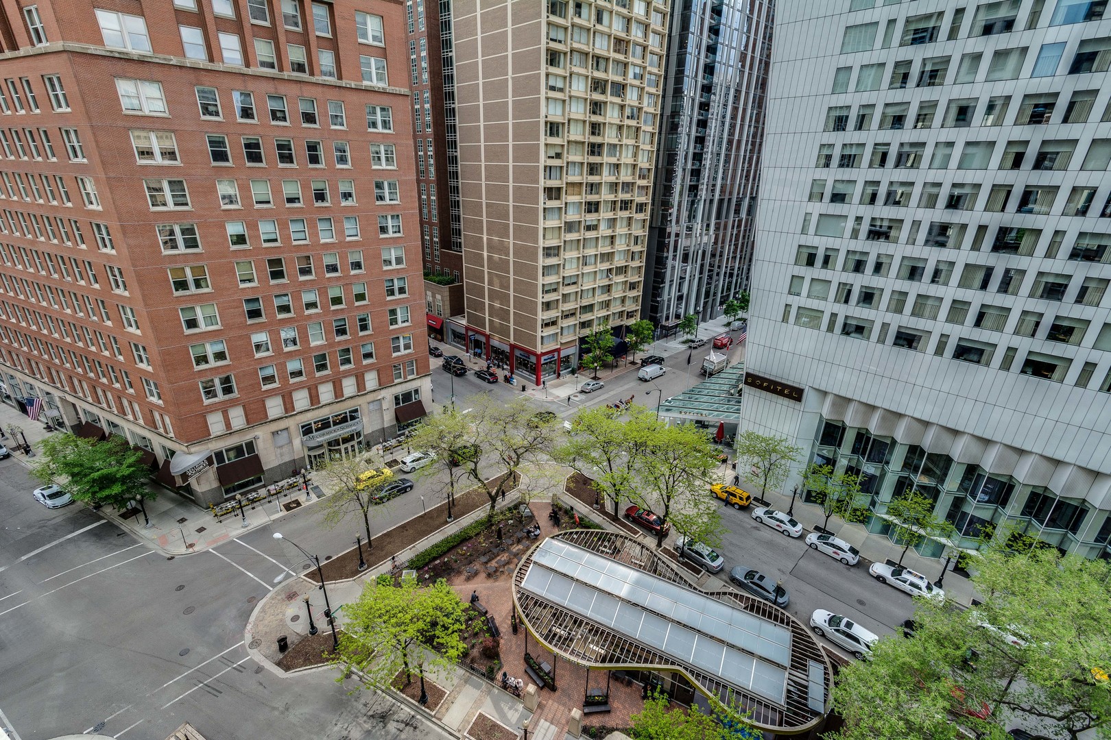 57 E Delaware Place Unit: 2204