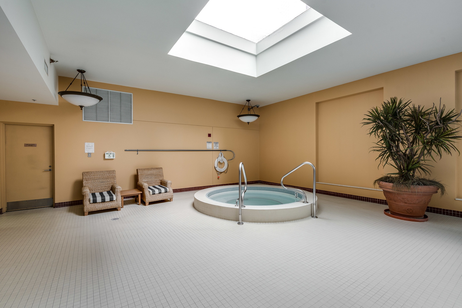 57 E Delaware Place Unit: 2204