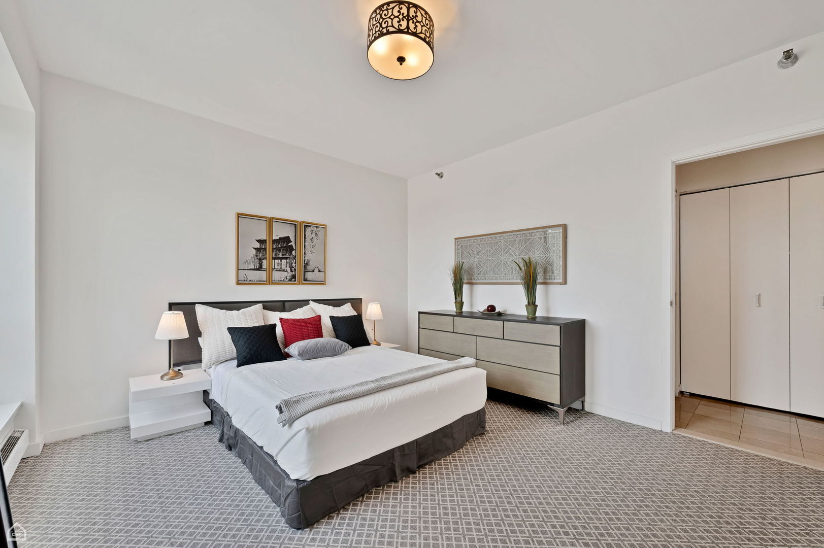 57 E Delaware Place Unit: 2204