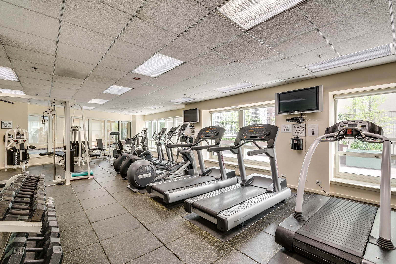 57 E Delaware Place Unit: 2204