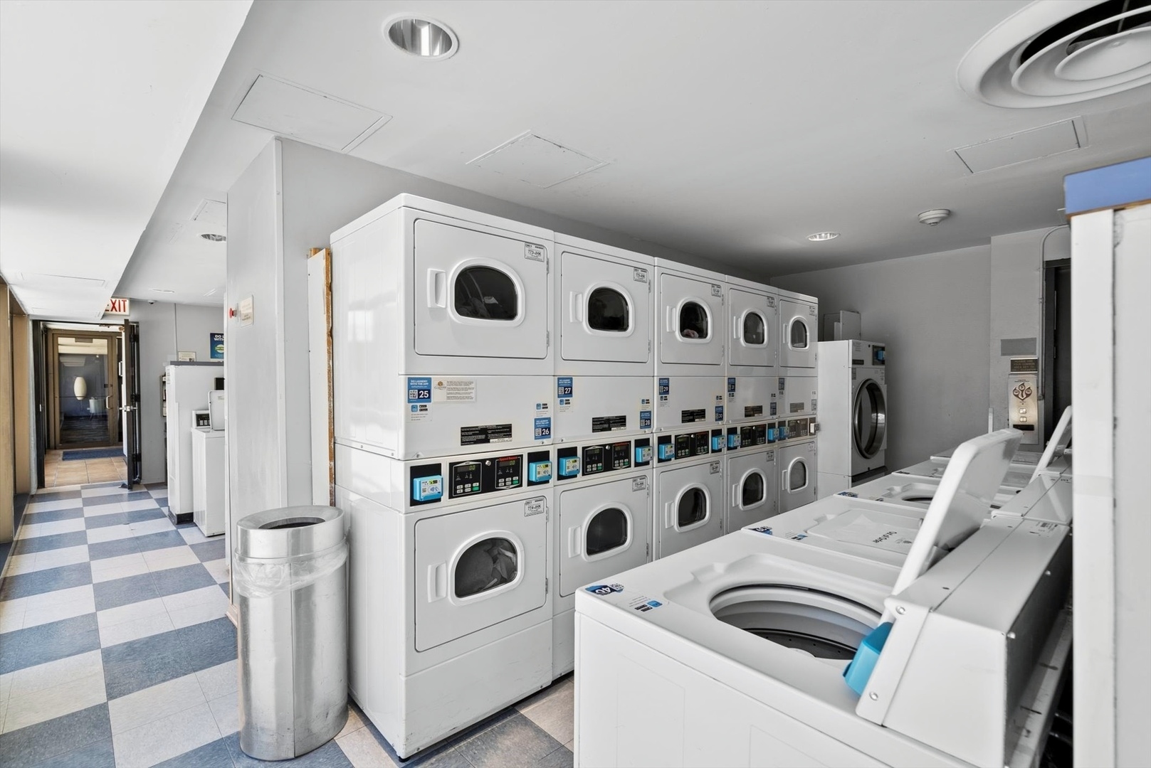 4343 N Clarendon Avenue Unit: 2201
