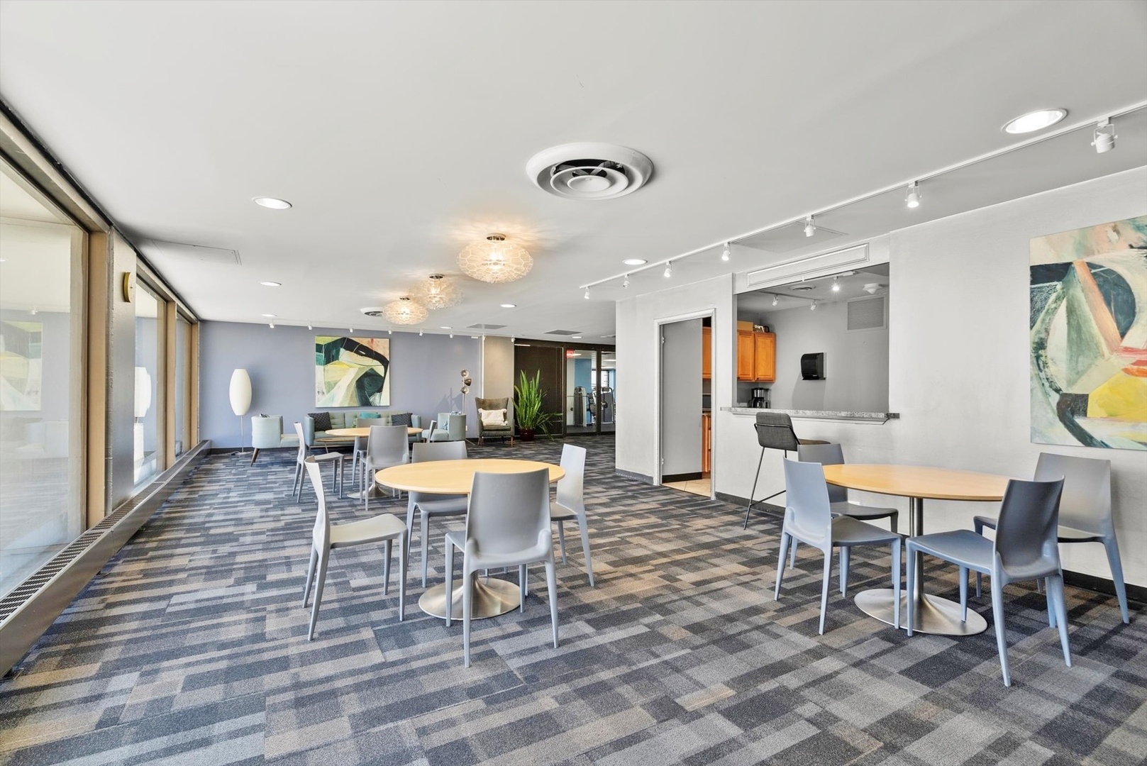 4343 N Clarendon Avenue Unit: 2201