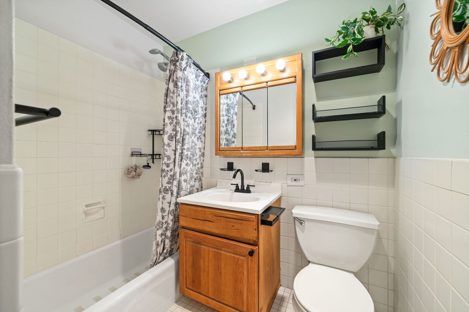 4250 N Marine Drive Unit: 1723