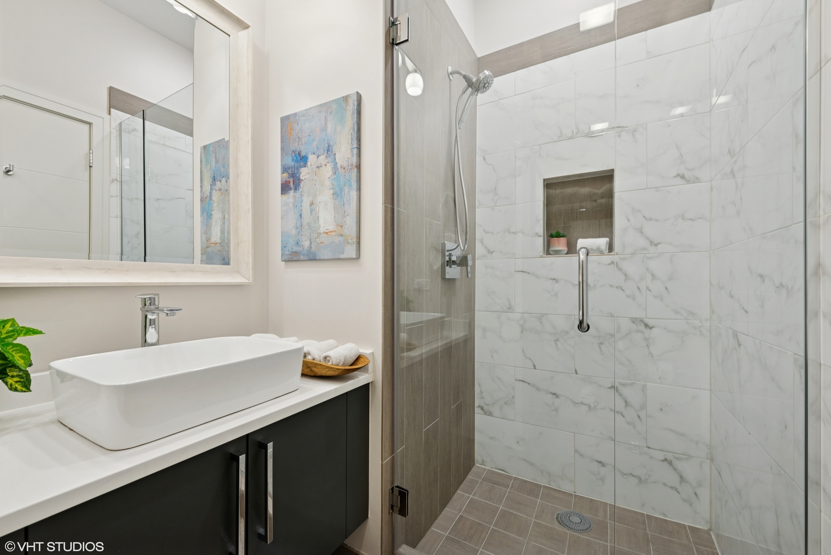 3735 N Clifton Avenue Unit: 3