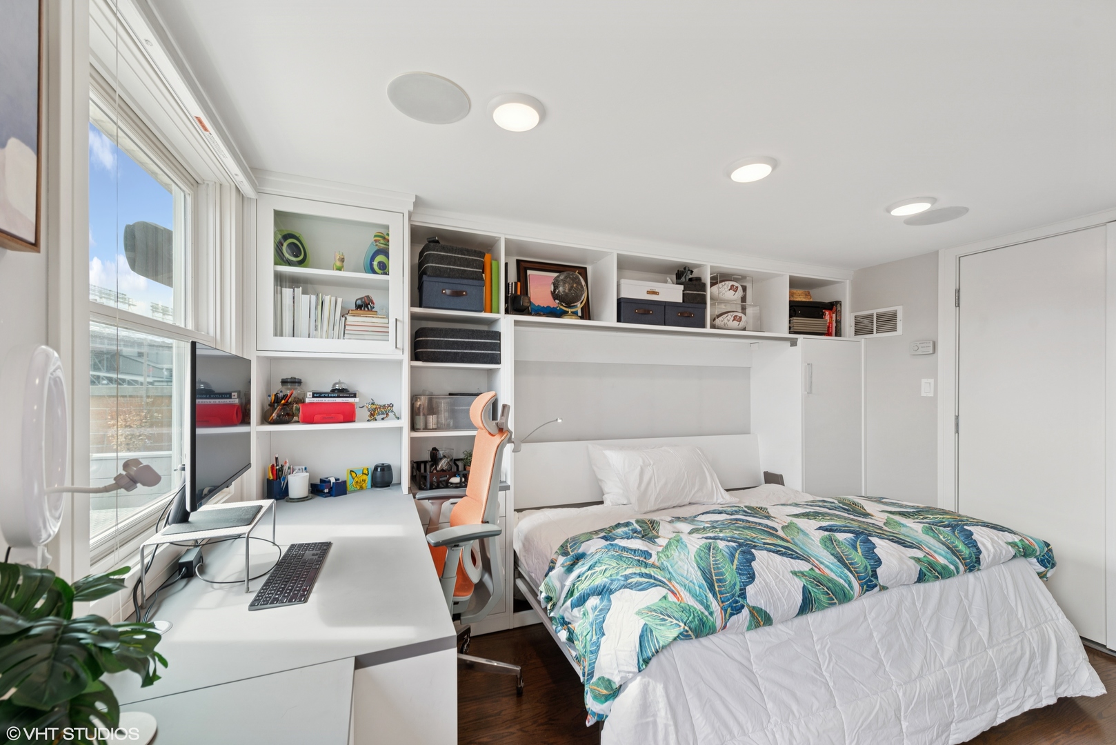 3735 N Clifton Avenue Unit: 3