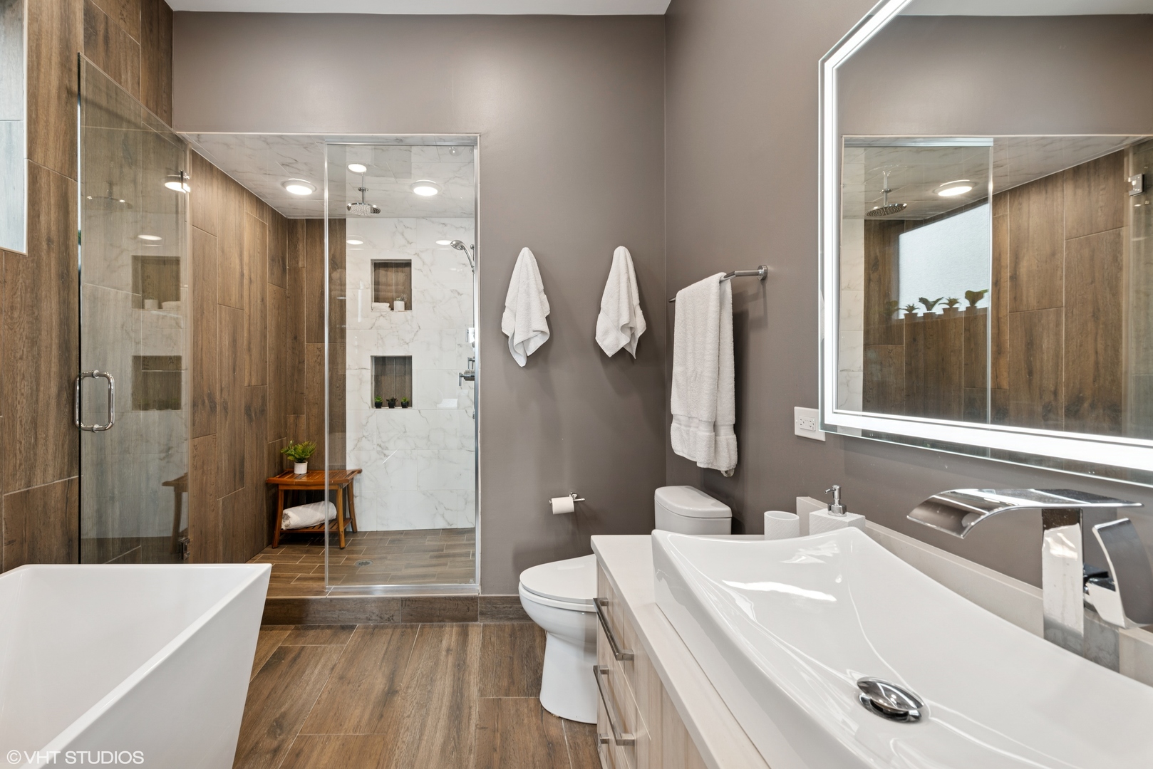 3735 N Clifton Avenue Unit: 3